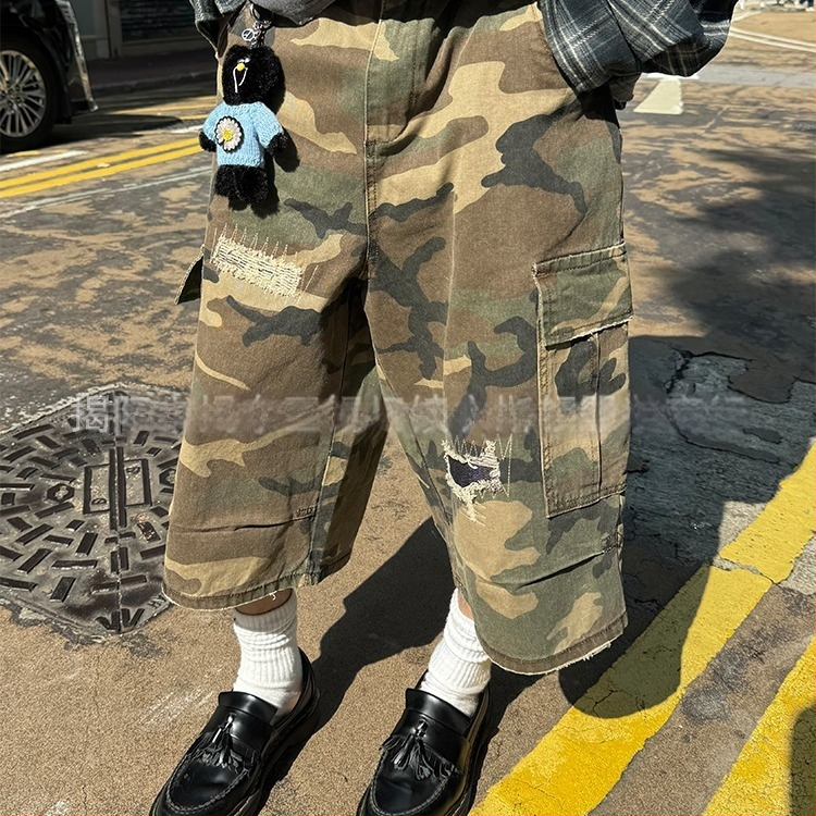 Șort denim cu cusătură camuflaj, aspect de două părți, croială cropped lejeră, talie medie, fermoar frontal