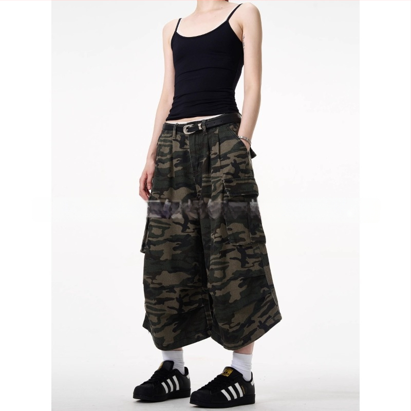 Șort denim cu cusătură camuflaj, aspect de două părți, croială cropped lejeră, talie medie, fermoar frontal