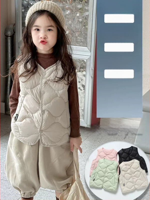 Vesta pentru copii cu puf de rață, fără mâneci, lungime scurtă, croială mulată; umplutură: puf alb de rață 41 g; exterior și căptușeală din poliester; protecție UV; potrivit pentru iarnă, primăvară și toamnă