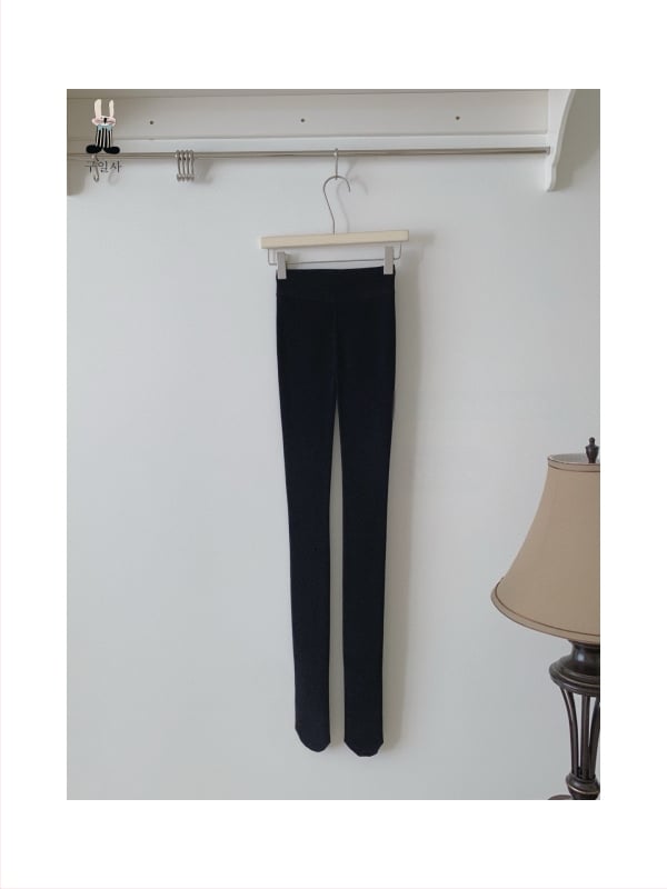 Kokvilnas zeķubikses ar flīsa iekšējo odere, augsta josta vēdera kontrolei, sēžamvietas pacēlājs, silta, ar kājām