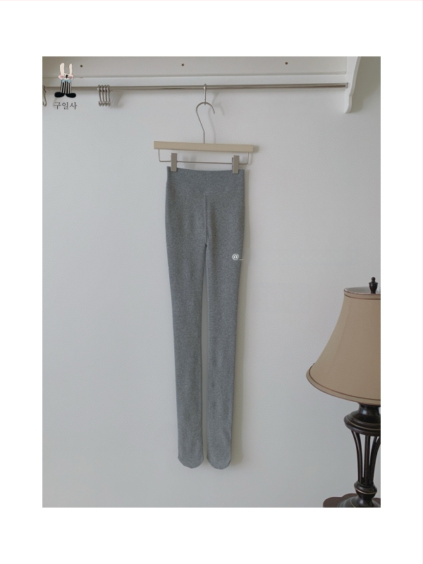 Kokvilnas zeķubikses ar flīsa iekšējo odere, augsta josta vēdera kontrolei, sēžamvietas pacēlājs, silta, ar kājām