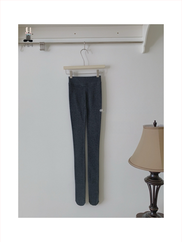 Kokvilnas zeķubikses ar flīsa iekšējo odere, augsta josta vēdera kontrolei, sēžamvietas pacēlājs, silta, ar kājām