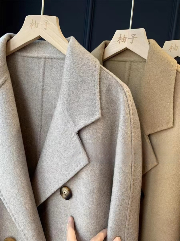 Palton din tweed reversibil pentru femei, amestec cașmir-lână (cașmir <30%, lână 80–90%), toamnă 2024.