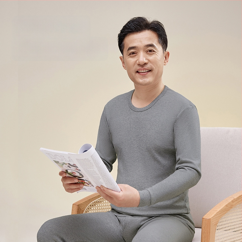 Vyriski 100% medvilnės terminis komplektas: marškinėliai su apvaliu kaklu ir kelnes, tankus audinys (201–250 g/m2), juosmens palaikymas, skirtas vidutinio amžiaus vyrams