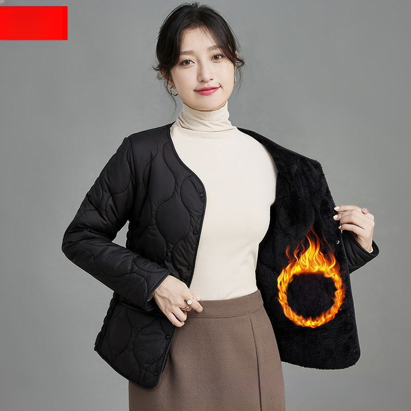 Palto damă cu umplutură poliester-bumbac, gros și cald, croială Slim-Fit, guler rotund, închidere cu nasturi pe un rând