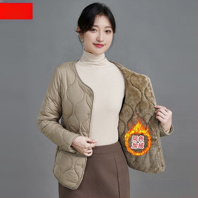 Palto damă cu umplutură poliester-bumbac, gros și cald, croială Slim-Fit, guler rotund, închidere cu nasturi pe un rând