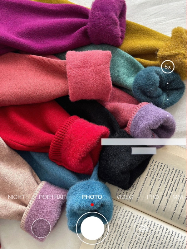 Moteriškas megztinis su siuvinėjimu, gėlių raštas, pusiau kaklo apykaklė, ilgomis rankovėmis, poliesterio-elastano audinys