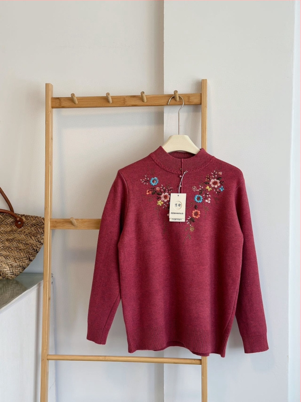 Moteriškas megztinis su siuvinėjimu, gėlių raštas, pusiau kaklo apykaklė, ilgomis rankovėmis, poliesterio-elastano audinys