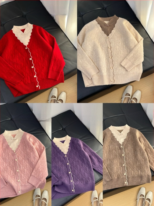 Moterų kiniško stiliaus megztinis su velvetiniu audiniu, imitacija dviejų dalių komplekto, apykaklė cheongsam, augalų ir gėlių raštas; audinys: akriliniai pluoštai; pagrindinis sudėtis <=30%; spandeks <=30%.