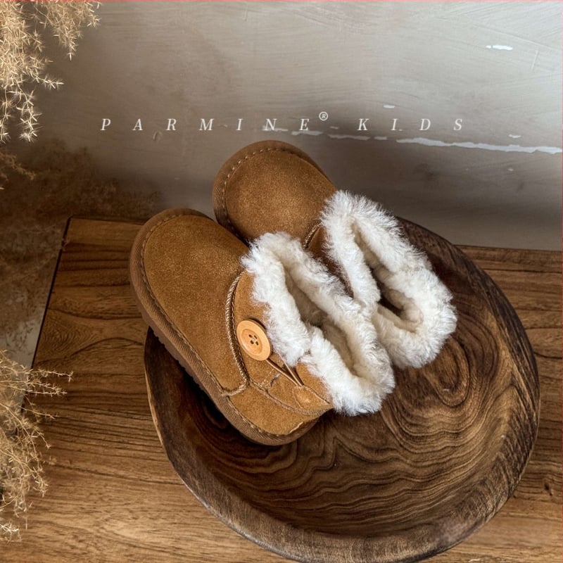 Mergaitėms sniego bateliai – viršus iš karvės split odos, padas TPES, užsegimas sagteliu, amžius 1–6 metai