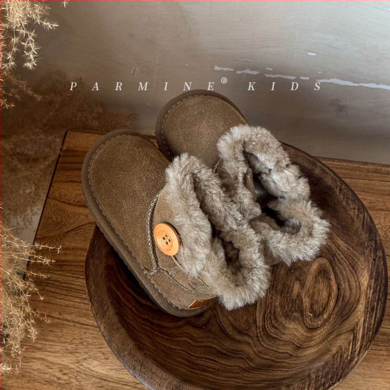 Mergaitėms sniego bateliai – viršus iš karvės split odos, padas TPES, užsegimas sagteliu, amžius 1–6 metai