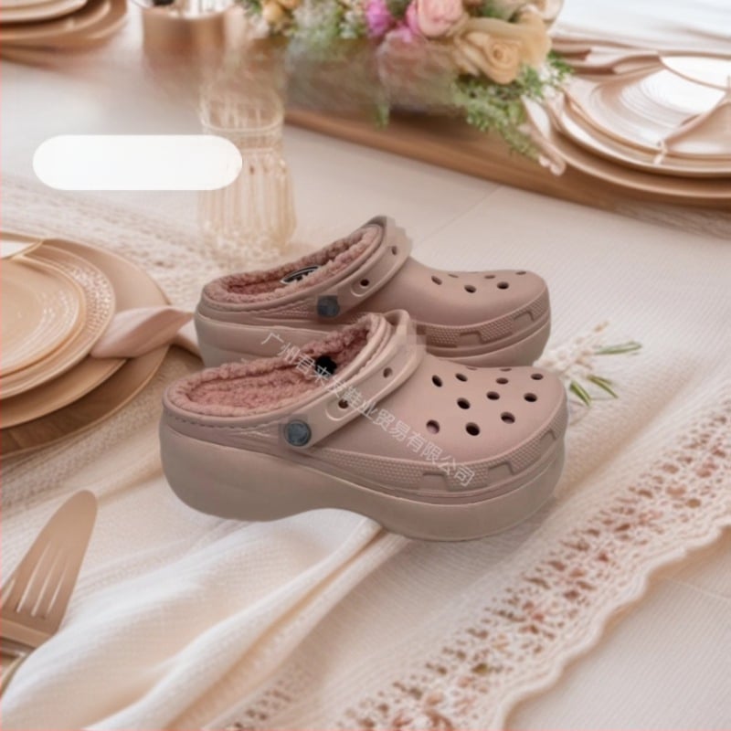 Sieviešu vidēja papēža klogs ar EVA apdari un pūkainu odai — aizvērts purns, 3 cm biezums, injekcijas formēta zole