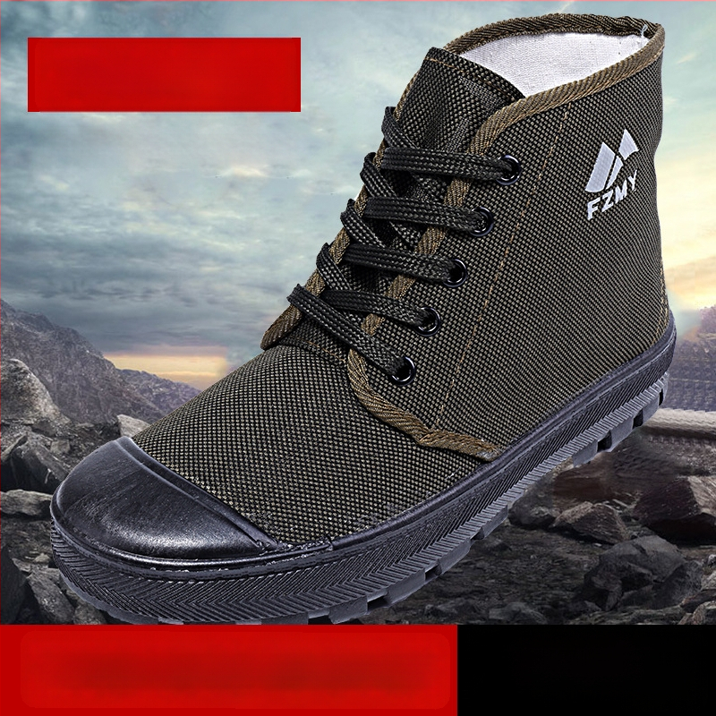 Pantofi: înalți, din canvas, talpă din PVC, antiderapant și rezistenți la uzură