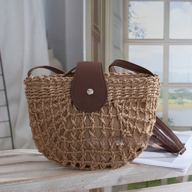 Ženska ljetna slamnat torba – pleteni plažni crossbody, polukružni oblik, srednje veličine