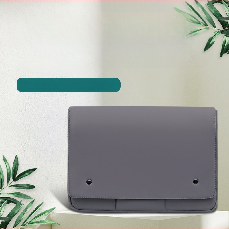 Aizsargājošs maciņš iPadam un portatīvajam datoram, kluč stilā, ārējais materiāls – neilona kompozīts, snap aizvērums, iekšējās kabatas telefonam, ID un datoram, samta oderējums, biznesa stils