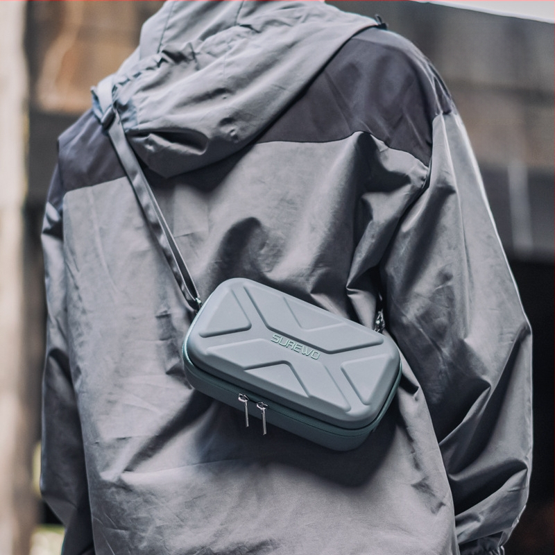 Surewo Kültéri vízálló tároló táska DJI Pocket3/2-höz, váll- és kézi pánttal, PU-szivacs belsővel, tömeg 280 g