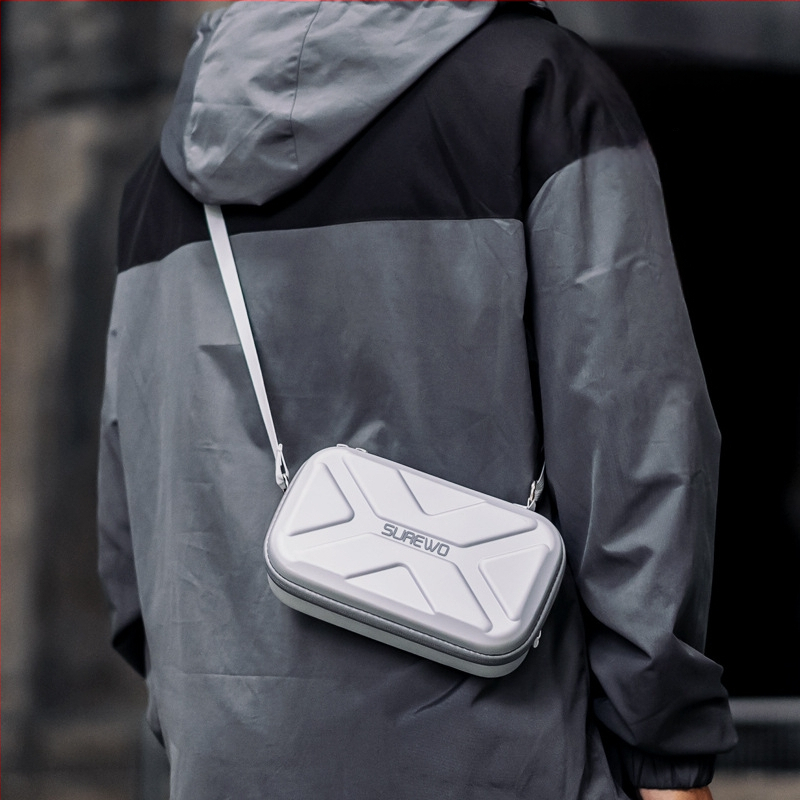Surewo Kültéri vízálló tároló táska DJI Pocket3/2-höz, váll- és kézi pánttal, PU-szivacs belsővel, tömeg 280 g