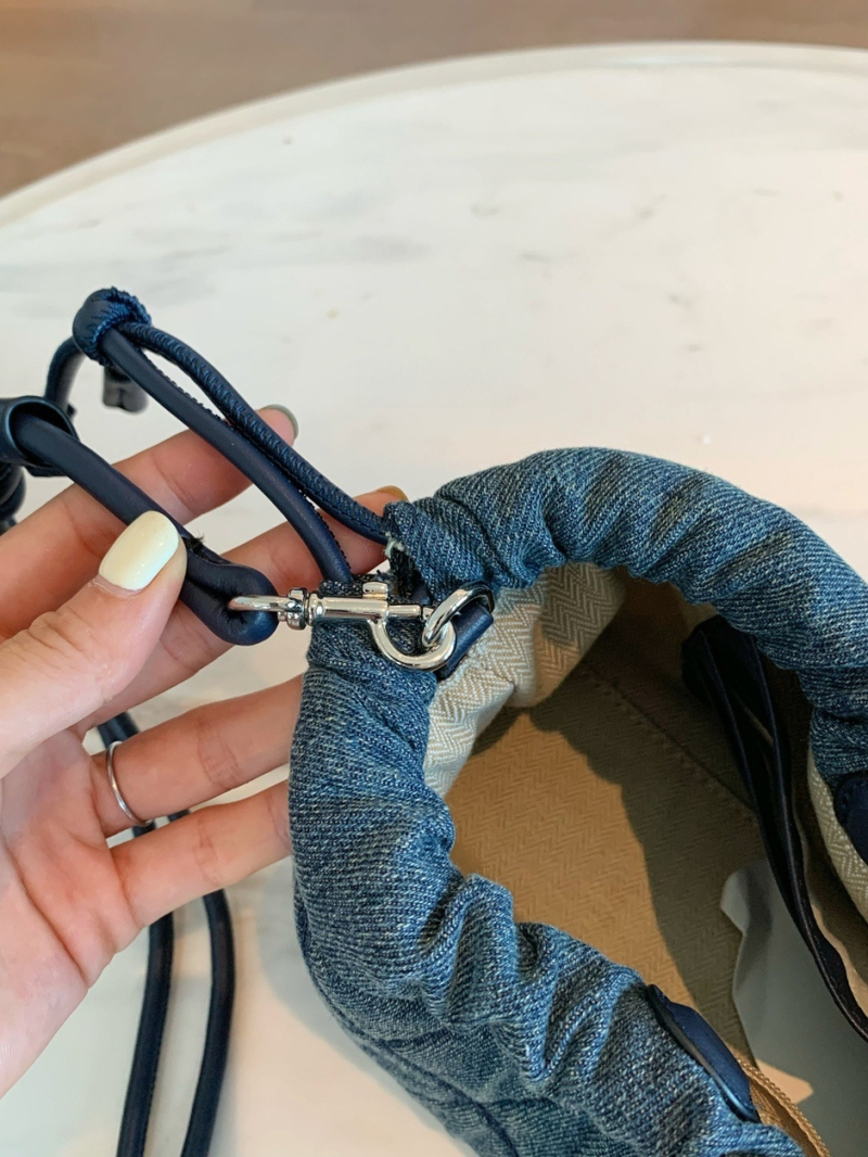 Mala kožna box torba, s lančanim remenom od 25 cm, za rame ili crossbody, ženska torba