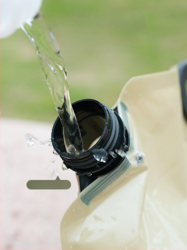 Kültéri víztároló tasak 8 L csap, összecsukható, élelmiszer-minőségű PE+PA+PET