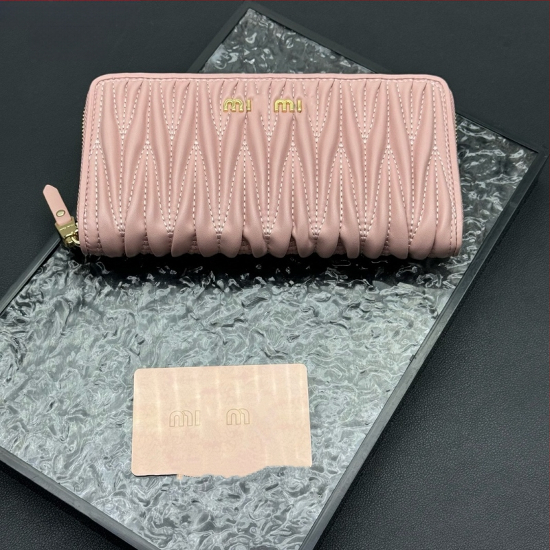 Portofel din piele naturală de capră, plisat, fermoar, compartiment pentru documente, formă orizontală pătrată, toamnă 2025