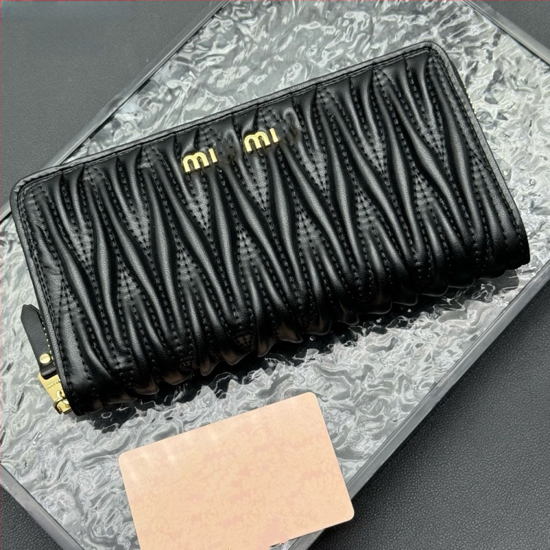 Portofel din piele naturală de capră, plisat, fermoar, compartiment pentru documente, formă orizontală pătrată, toamnă 2025