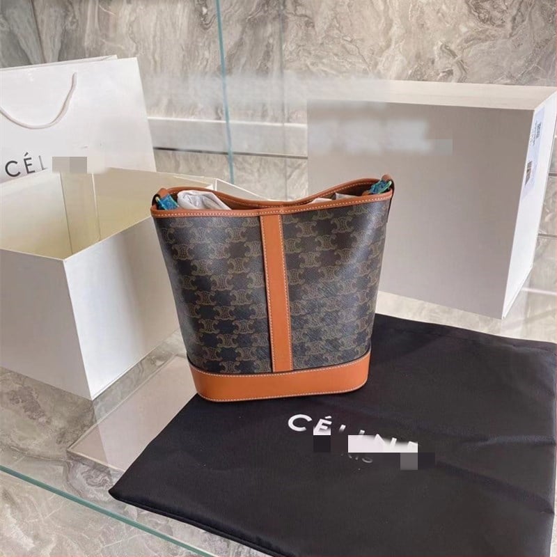 Geantă bucket din piele genuină, cu căptușală de pânză, buzunare interioare pentru telefon și act, deschidere deschisă