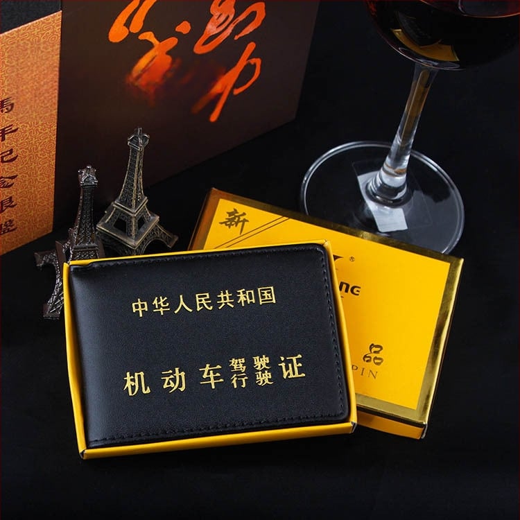 Sintētiskās ādas vadītāja apliecības un transportlīdzekļa reģistrācijas turētājs ar ID kabatu, fotovietu un karšu vietām — 1 locījums, horizontāls kvadrāta formāts