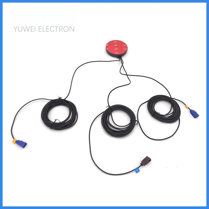 Autóba szerelt 3‑in‑1 GSM/FM/GPS antenna – Nyereség 8–15 dBi; Frekvenciatartomány 1800; Impedancia 75 Ω; SWR ≤ 2.0