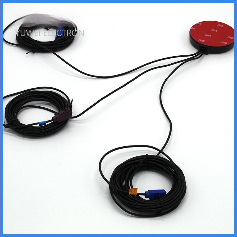 Autóba szerelt 3‑in‑1 GSM/FM/GPS antenna – Nyereség 8–15 dBi; Frekvenciatartomány 1800; Impedancia 75 Ω; SWR ≤ 2.0