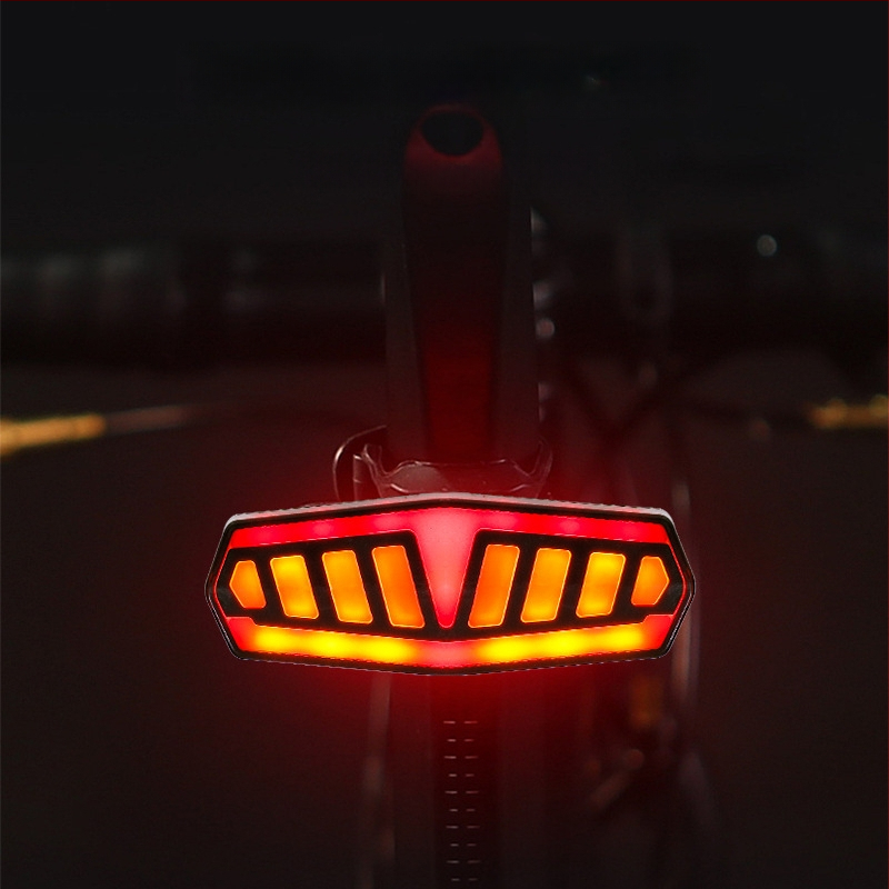 Dviračio nuotolinio valdymo galinis žibintas su ryškiu LED, stabdymo/posūkio signalas, USB-C įkrovimas, 600–900 mAh baterija