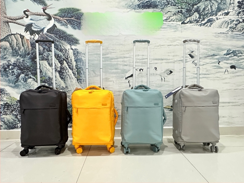 Ikx reisikohver — Oxford materjal, tõmblukuga avamine, TSA kombineeritud lukk, universaalsed rattad, kaal 1,9 kg, unisex, meelelahutusreisidele.