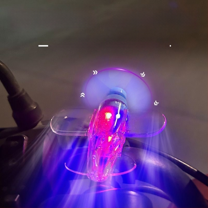 LED lidmašīniņa ar vēja enerģiju — auto dekors no plastmasas