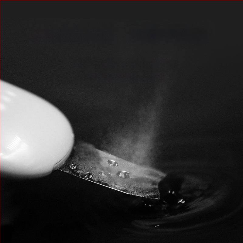 TOUCHBeauty aparat ultrasonor pentru curățare facială și eliminare a punctelor negre — portabil, rezistent la apă IPX8, baterie încorporată 300–500 mAh