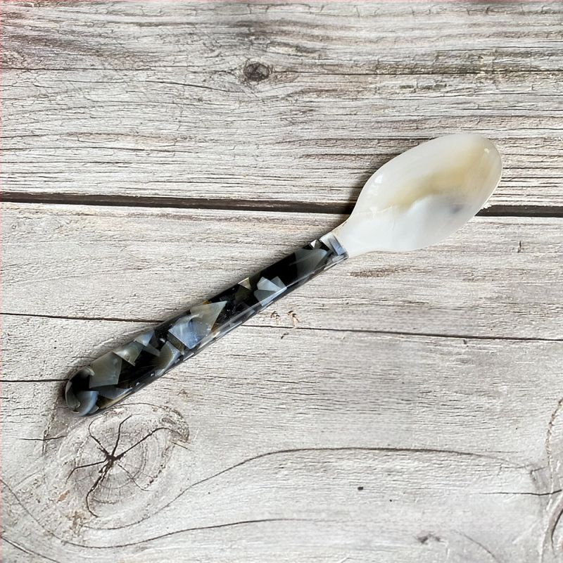 Set ceramic tacâm cu lingură, furculiță și cuțit, cu insertii din scoici și perle pentru desert, premium retro.