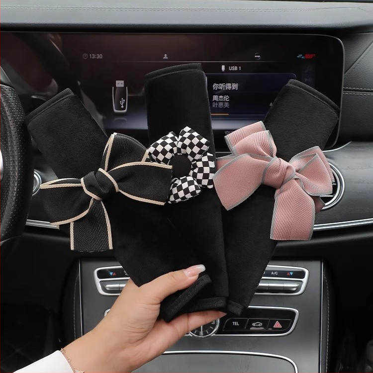 Protector de umăr pentru centura auto, design camelia, husă groasă (Brand: Fragrant; Material: Plush; Tip: Practic)