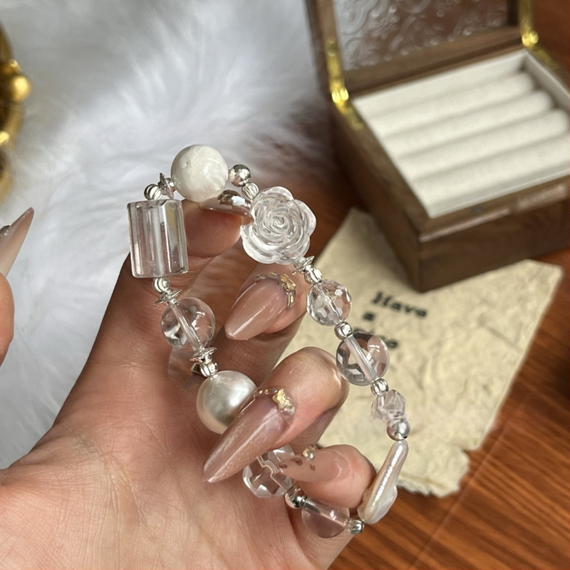 Βραχιόλι με λευκές χάντρες κρυστάλλου, πλευρικοί λίθοι: αμέθιστος και κιτρίνης, χειροποίητο, ελαφρύ πολυτελές στυλ