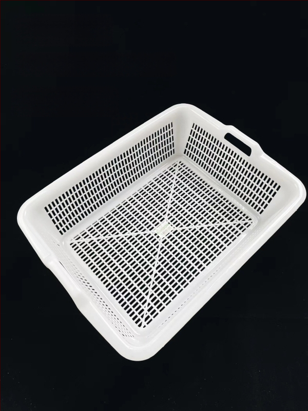 Műanyag tárolókosár négyzetes szitával és lefolyó funkcióval, modell 0361, PE anyag