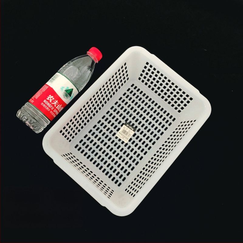 Műanyag tárolókosár négyzetes szitával és lefolyó funkcióval, modell 0361, PE anyag