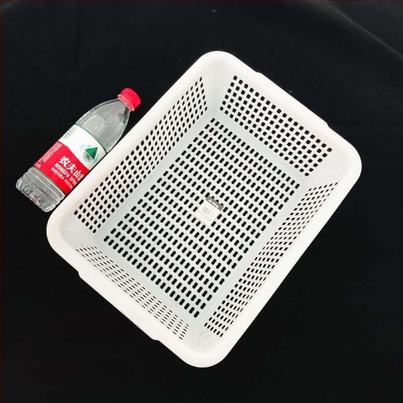 Műanyag tárolókosár négyzetes szitával és lefolyó funkcióval, modell 0361, PE anyag