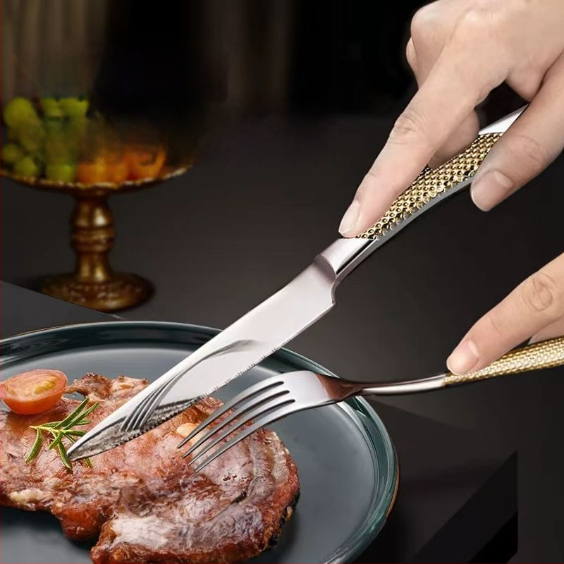 Set tacâmuri pentru friptură: cuțit, furculiță, linguriță – oțel inoxidabil 410, lucrat manual, stil modern minimalist