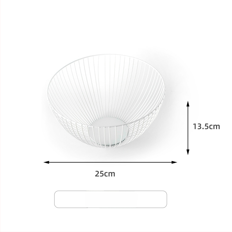 Vasból készült szabálytalan alakú gyümölcskosár konyhához és nappaliba, vízelvezető és tároló funkció, világos luxus retro stílus