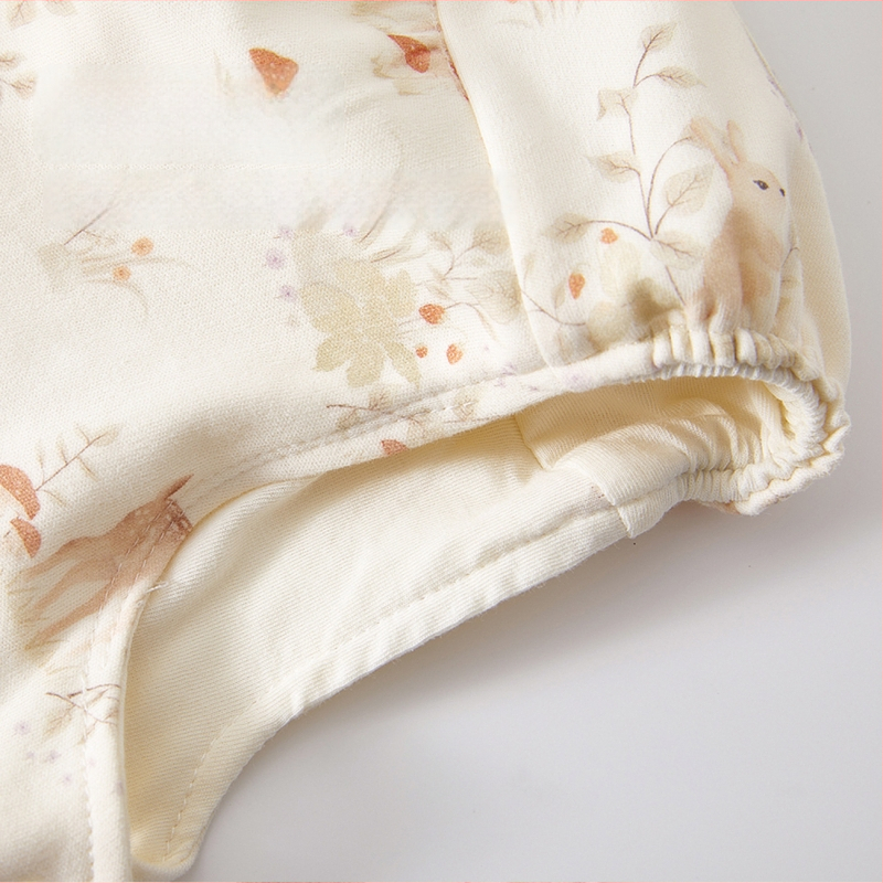 Keturių sezonų megzta kūdikio kepurė – 100% medvilnė, kupolo formos, tinkama 0–12 mėnesių amžiaus, kvėpuojanti ir atspari vėjui