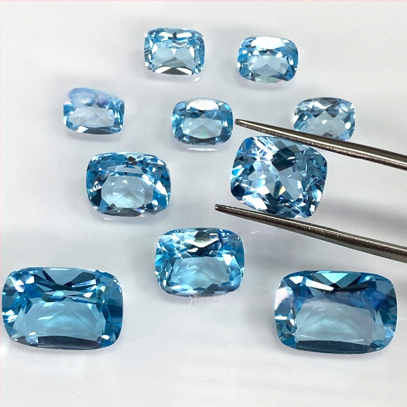 Prirodni topaz cabochon – nebo plava, prirodni kamen, privjesak za lanac
