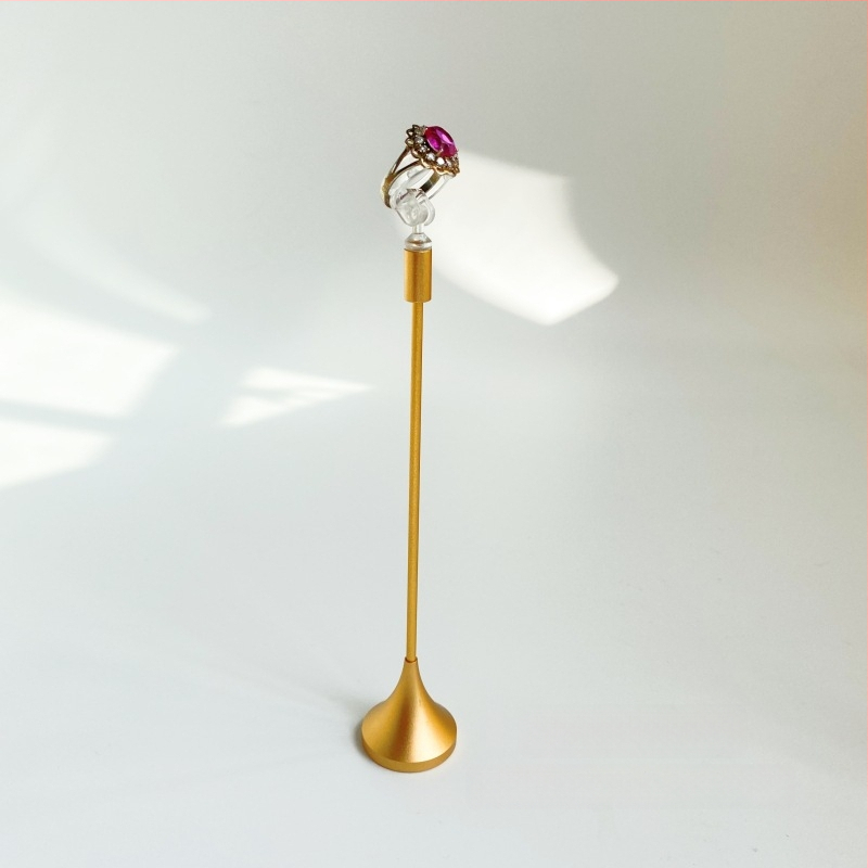 Suport de afișare pentru bijuterii din metal – construcție metalică, primăvara 2024, stil avansat