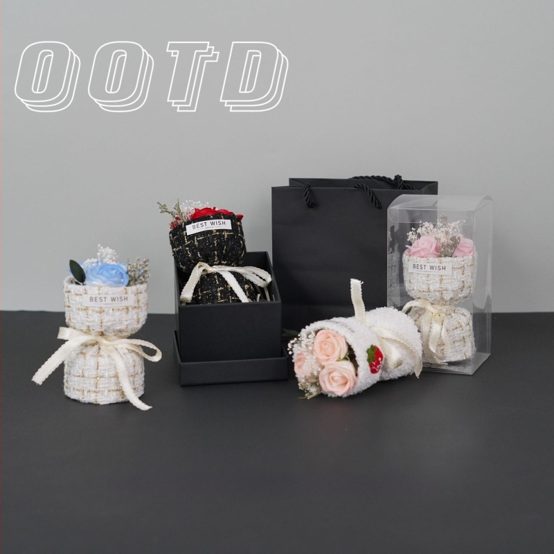 Mini buchet de trandafiri într-o cutie cadou cu flori de săpun — stil coreean, varietate de trandafiri, gata pentru cadou, cadou pentru festival