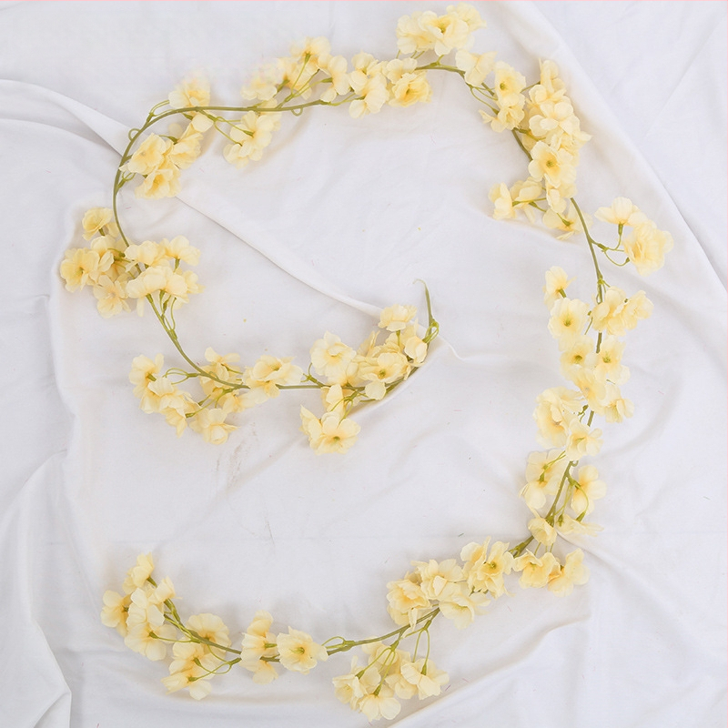 Viță artificială de cireș cu flori de satin, pentru decor interior, proiectată să se înfășoare în jurul conductelor