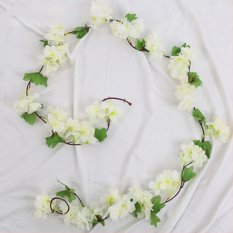 Viță artificială de cireș cu flori de satin, pentru decor interior, proiectată să se înfășoare în jurul conductelor