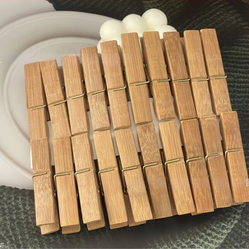 Szárító klip bambuszból, nagy karbonizált kivitel, fehérneműhöz, zoknikhoz és nyakkendőkhöz; súly kb. 224 g; 150 darabos doboz