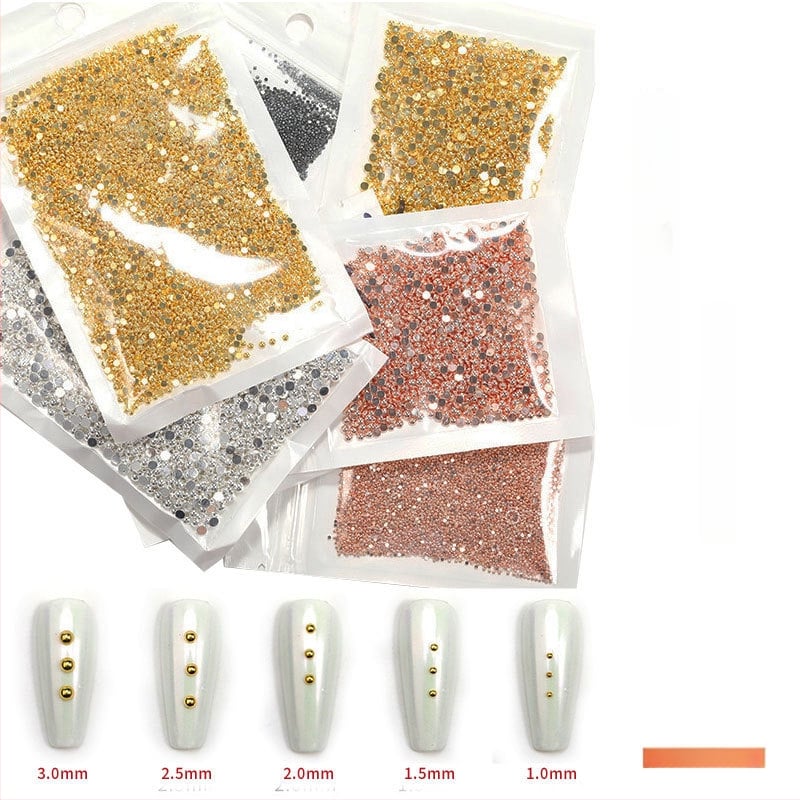 Metalo pusmėnulio karoliukai nagams, plokščiu dugnu, reljefinis raštas, DIY nagų dekoravimui