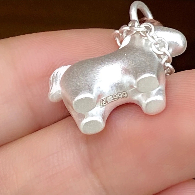 Póni medálos nyaklánc 999-es tisztaságú ezüstből; súly 9.2 g; márka Guohong Sterling Silver Jewelry; eredet Putian